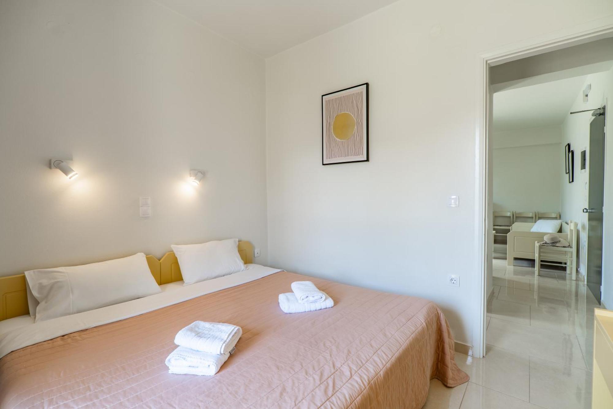 Manos Beachside Apartments Agia Marina Camera foto
