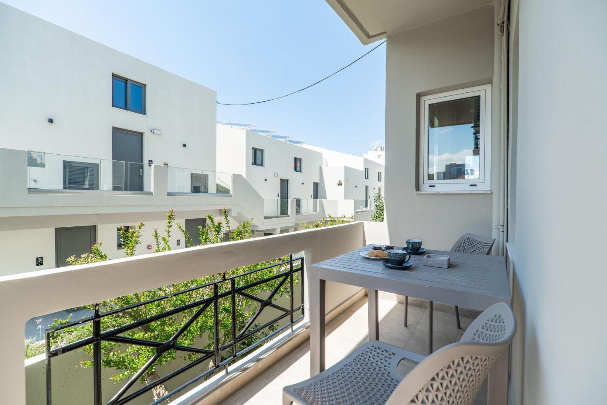 Manos Beachside Apartments Agia Marina Camera foto